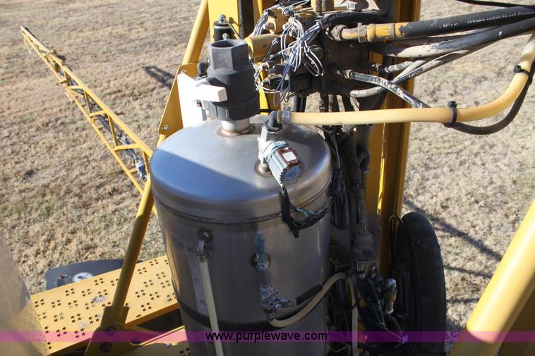 image for item F3389 2005 Ag-Chem RoGator 1274C self-propelled sprayer