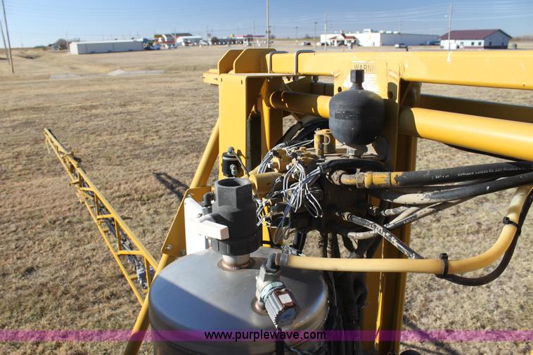 image for item F3389 2005 Ag-Chem RoGator 1274C self-propelled sprayer