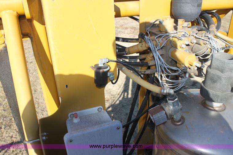 image for item F3389 2005 Ag-Chem RoGator 1274C self-propelled sprayer