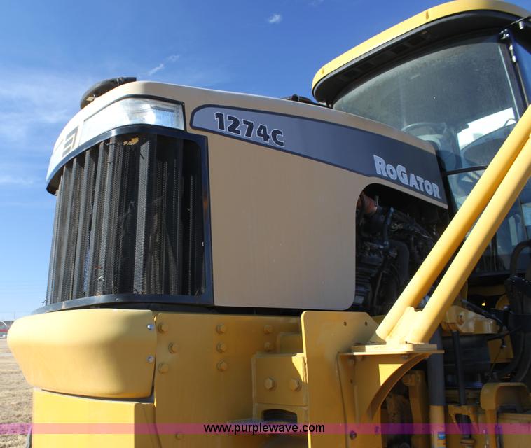 image for item F3389 2005 Ag-Chem RoGator 1274C self-propelled sprayer