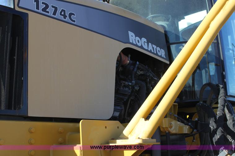 image for item F3389 2005 Ag-Chem RoGator 1274C self-propelled sprayer