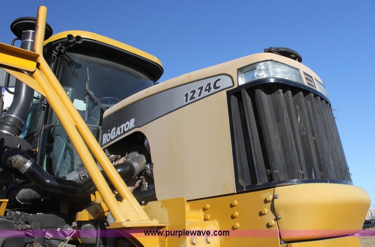 image for item F3389 2005 Ag-Chem RoGator 1274C self-propelled sprayer