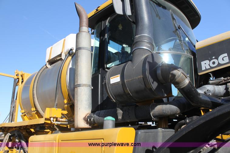 image for item F3389 2005 Ag-Chem RoGator 1274C self-propelled sprayer