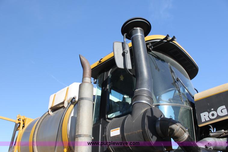 image for item F3389 2005 Ag-Chem RoGator 1274C self-propelled sprayer
