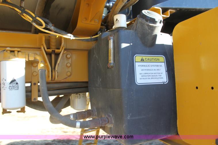 image for item F3389 2005 Ag-Chem RoGator 1274C self-propelled sprayer