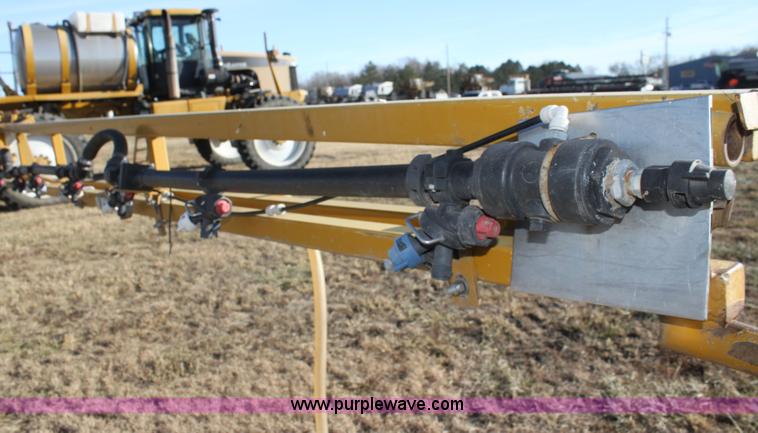 image for item F3389 2005 Ag-Chem RoGator 1274C self-propelled sprayer