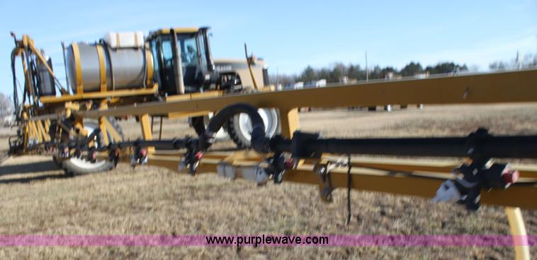 image for item F3389 2005 Ag-Chem RoGator 1274C self-propelled sprayer