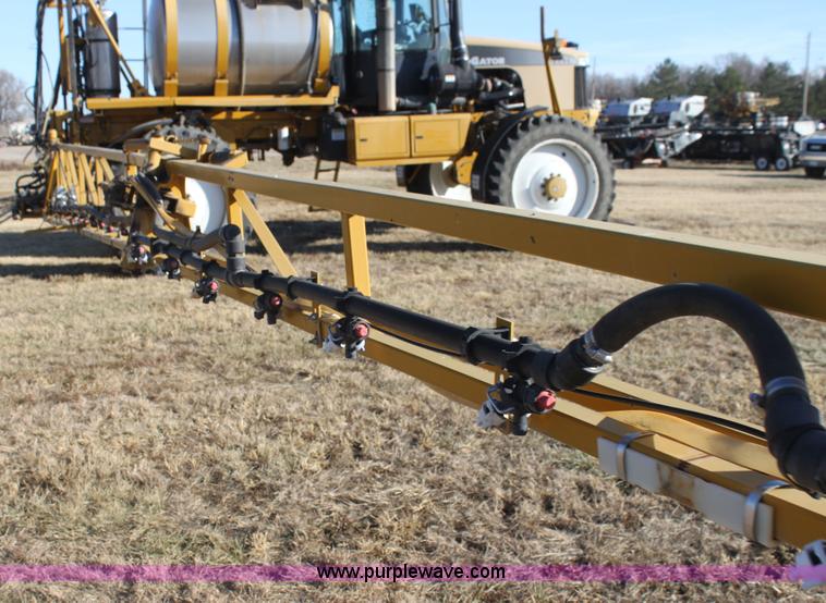 image for item F3389 2005 Ag-Chem RoGator 1274C self-propelled sprayer