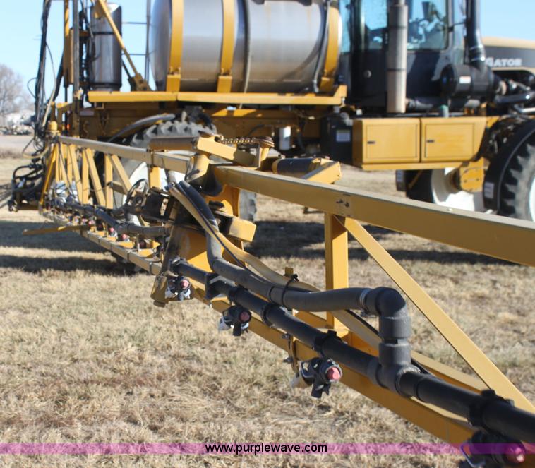 image for item F3389 2005 Ag-Chem RoGator 1274C self-propelled sprayer