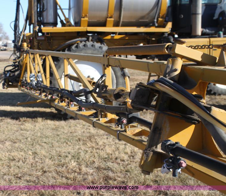 image for item F3389 2005 Ag-Chem RoGator 1274C self-propelled sprayer