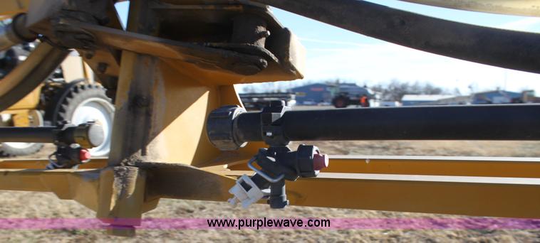 image for item F3389 2005 Ag-Chem RoGator 1274C self-propelled sprayer