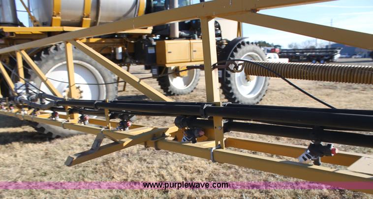 image for item F3389 2005 Ag-Chem RoGator 1274C self-propelled sprayer