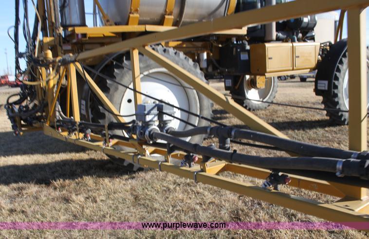 image for item F3389 2005 Ag-Chem RoGator 1274C self-propelled sprayer