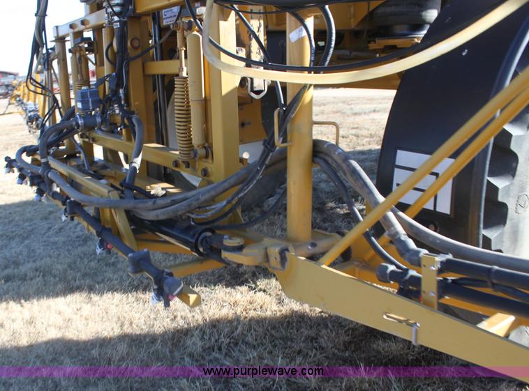 image for item F3389 2005 Ag-Chem RoGator 1274C self-propelled sprayer