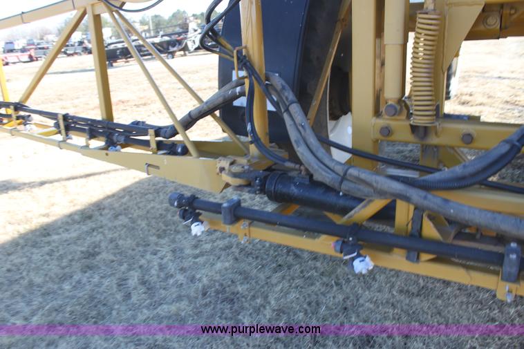 image for item F3389 2005 Ag-Chem RoGator 1274C self-propelled sprayer