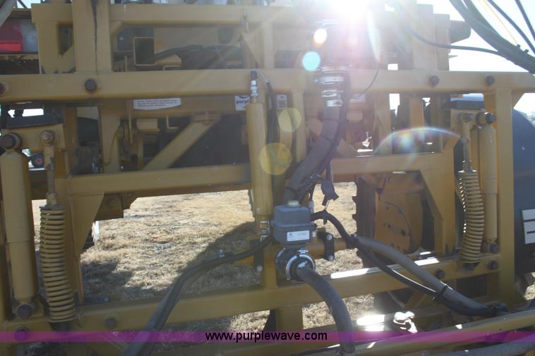 image for item F3389 2005 Ag-Chem RoGator 1274C self-propelled sprayer