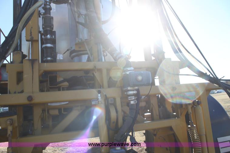 image for item F3389 2005 Ag-Chem RoGator 1274C self-propelled sprayer