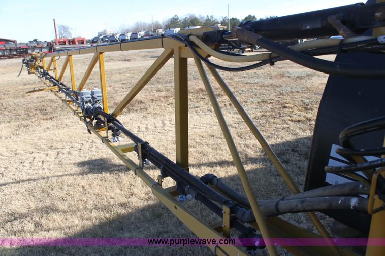 image for item F3389 2005 Ag-Chem RoGator 1274C self-propelled sprayer