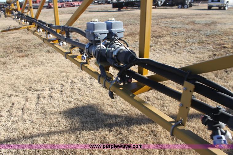 image for item F3389 2005 Ag-Chem RoGator 1274C self-propelled sprayer