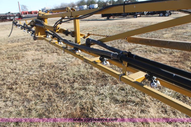 image for item F3389 2005 Ag-Chem RoGator 1274C self-propelled sprayer