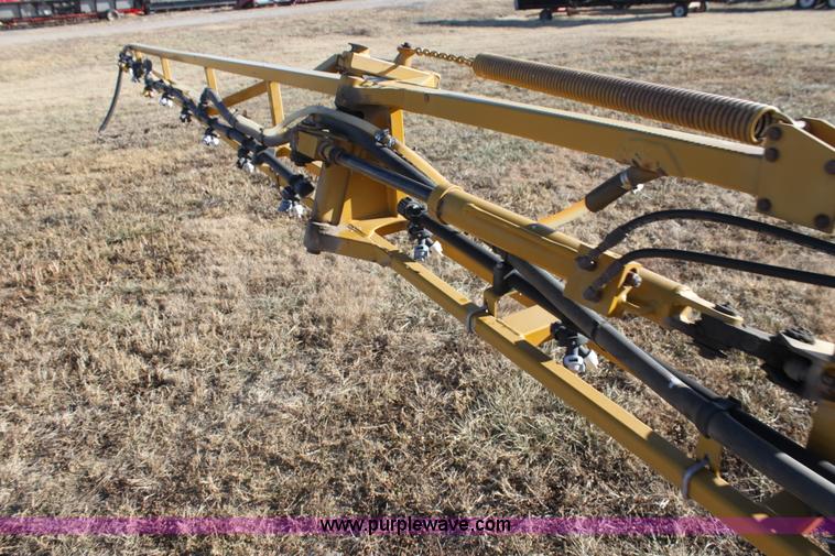 image for item F3389 2005 Ag-Chem RoGator 1274C self-propelled sprayer
