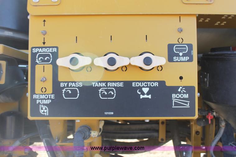 image for item F3389 2005 Ag-Chem RoGator 1274C self-propelled sprayer