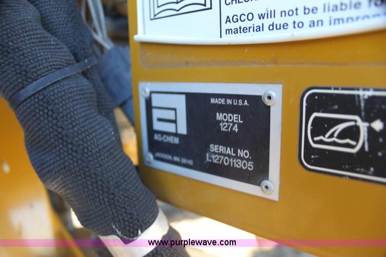 image for item F3389 2005 Ag-Chem RoGator 1274C self-propelled sprayer