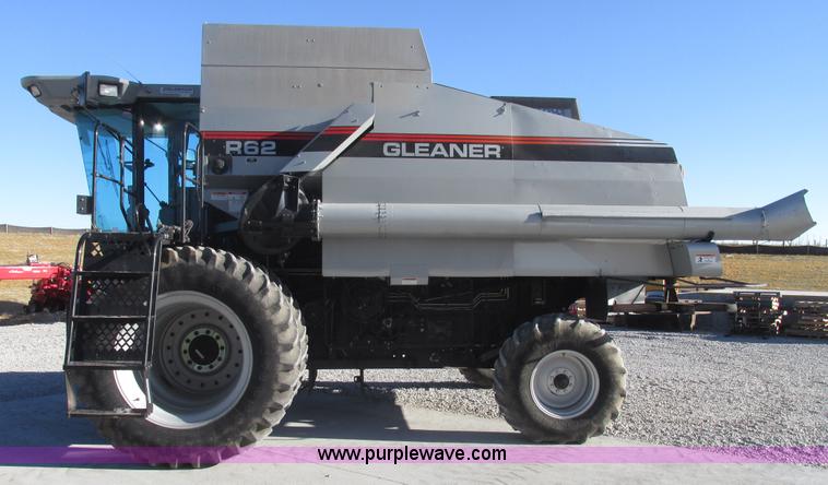 image for item G9861 2001 Gleaner R62 Fieldstar combine