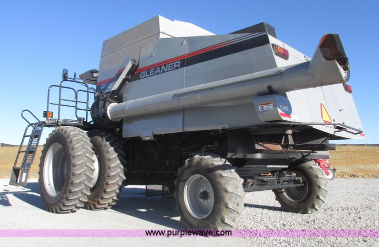 image for item G9861 2001 Gleaner R62 Fieldstar combine