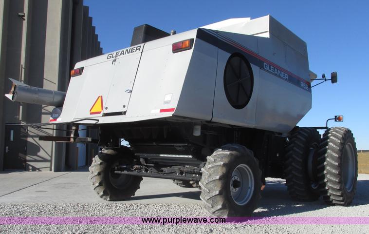 image for item G9861 2001 Gleaner R62 Fieldstar combine
