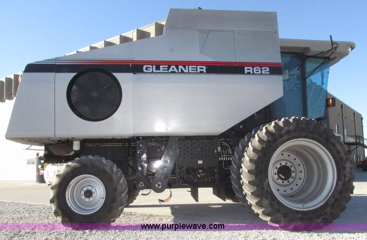 image for item G9861 2001 Gleaner R62 Fieldstar combine