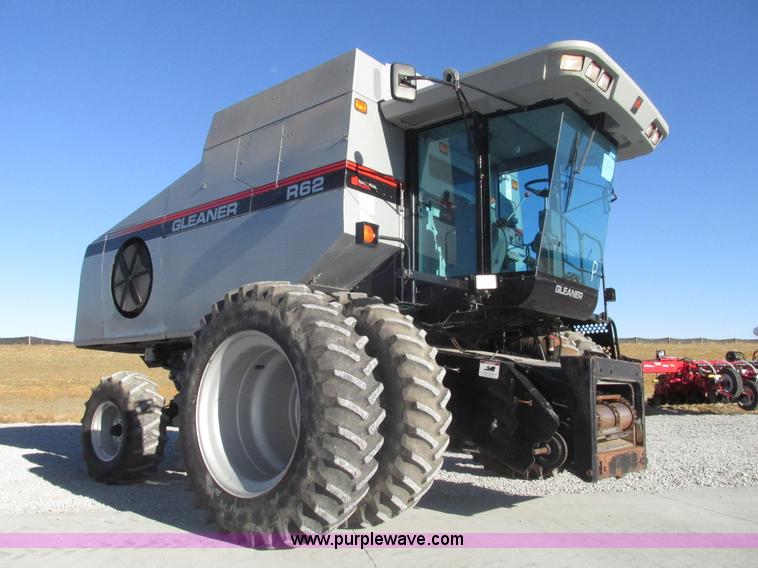 image for item G9861 2001 Gleaner R62 Fieldstar combine