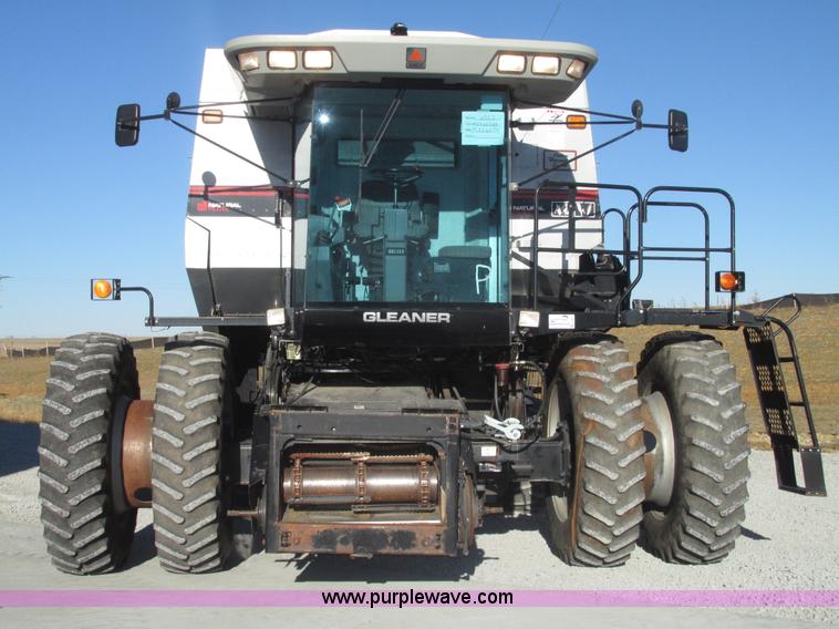 image for item G9861 2001 Gleaner R62 Fieldstar combine