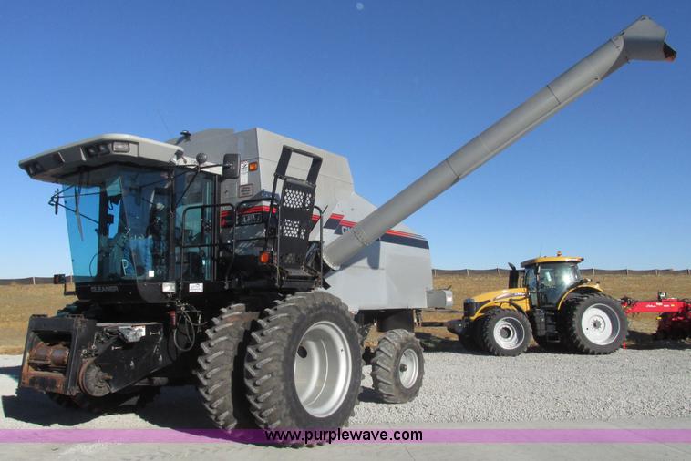 image for item G9861 2001 Gleaner R62 Fieldstar combine