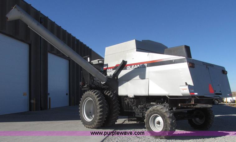 image for item G9861 2001 Gleaner R62 Fieldstar combine