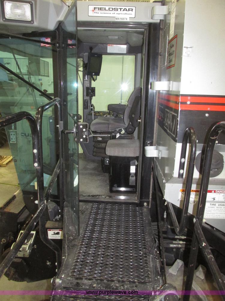 image for item G9861 2001 Gleaner R62 Fieldstar combine