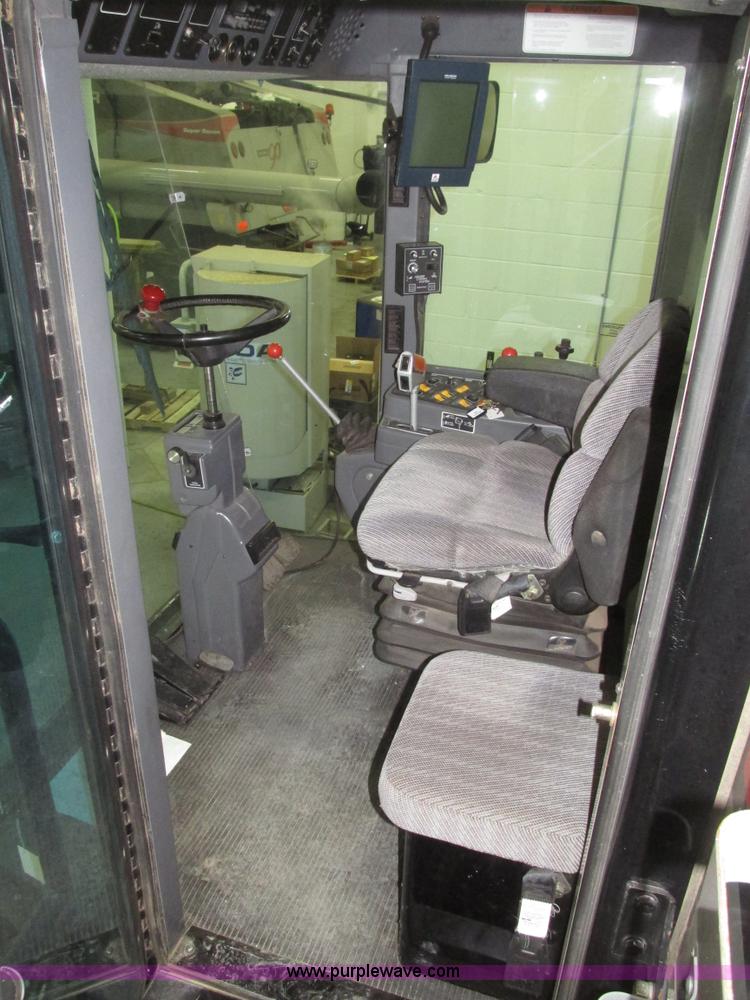 image for item G9861 2001 Gleaner R62 Fieldstar combine