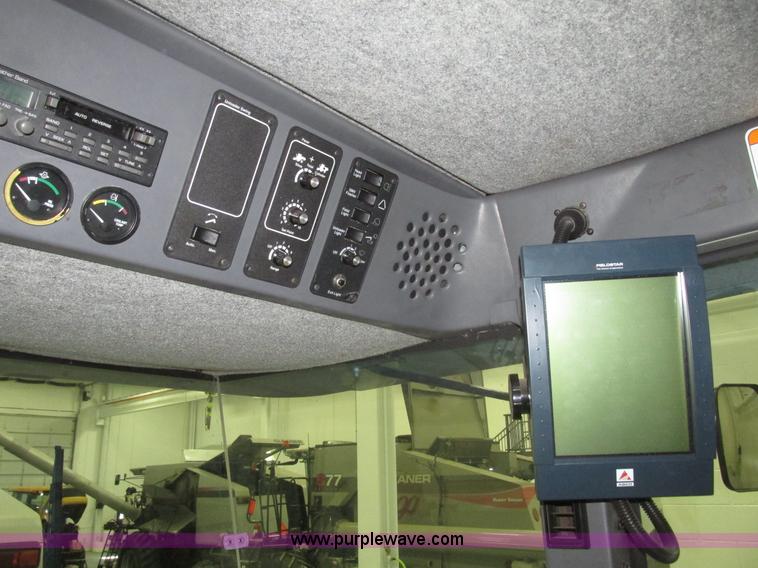 image for item G9861 2001 Gleaner R62 Fieldstar combine