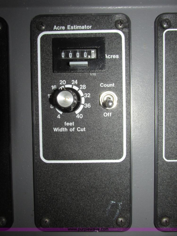 image for item G9861 2001 Gleaner R62 Fieldstar combine