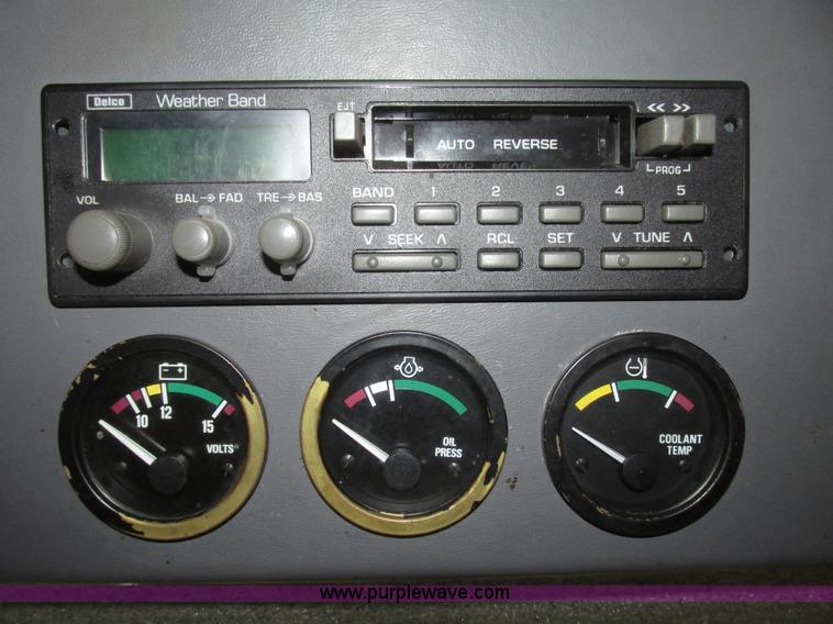 image for item G9861 2001 Gleaner R62 Fieldstar combine