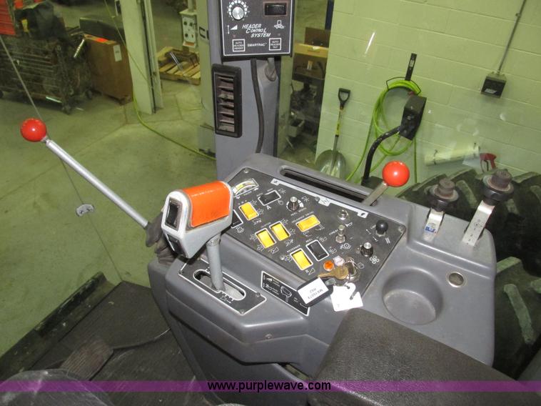 image for item G9861 2001 Gleaner R62 Fieldstar combine