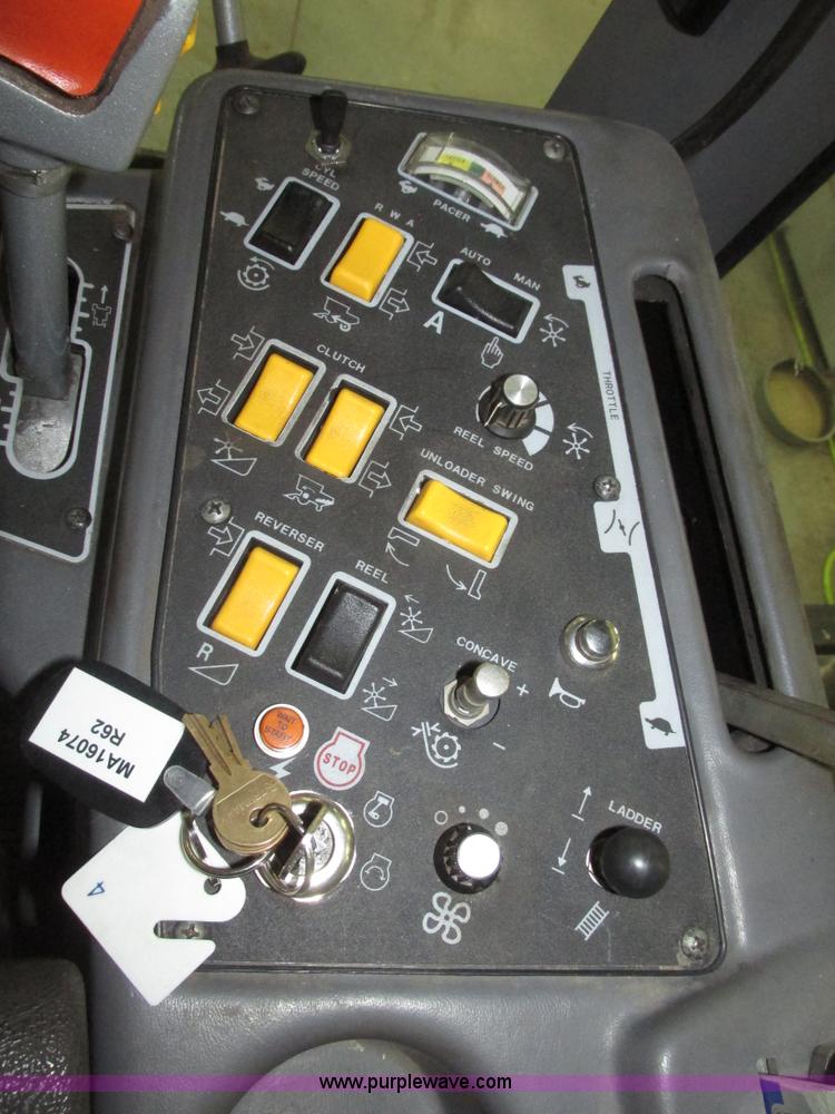 image for item G9861 2001 Gleaner R62 Fieldstar combine