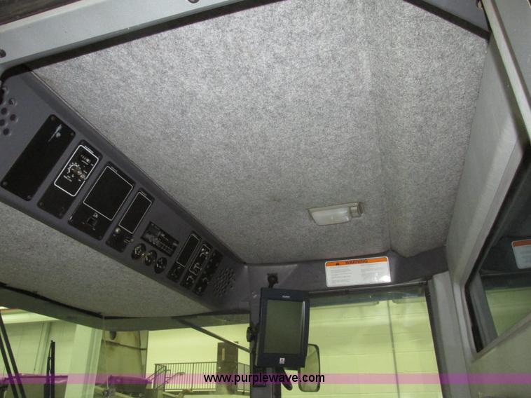 image for item G9861 2001 Gleaner R62 Fieldstar combine