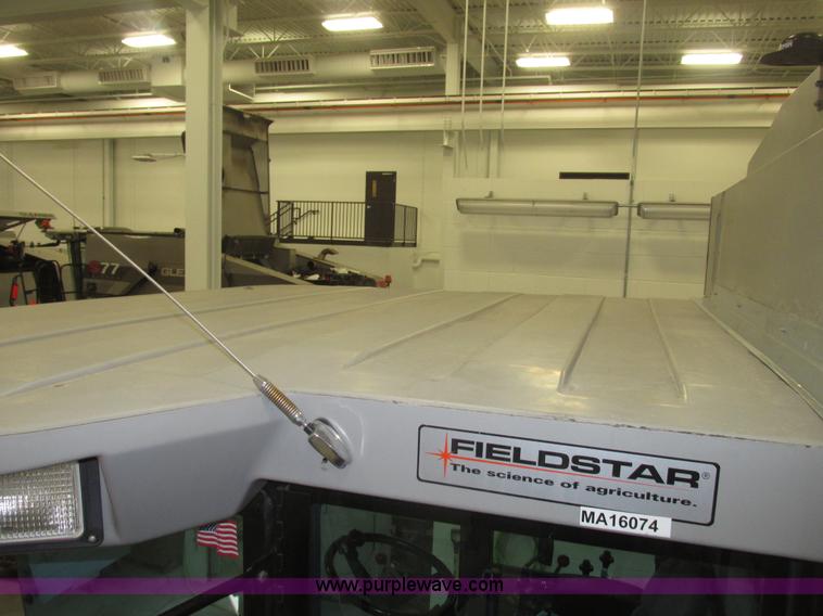 image for item G9861 2001 Gleaner R62 Fieldstar combine