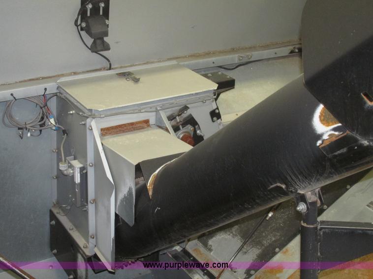 image for item G9861 2001 Gleaner R62 Fieldstar combine