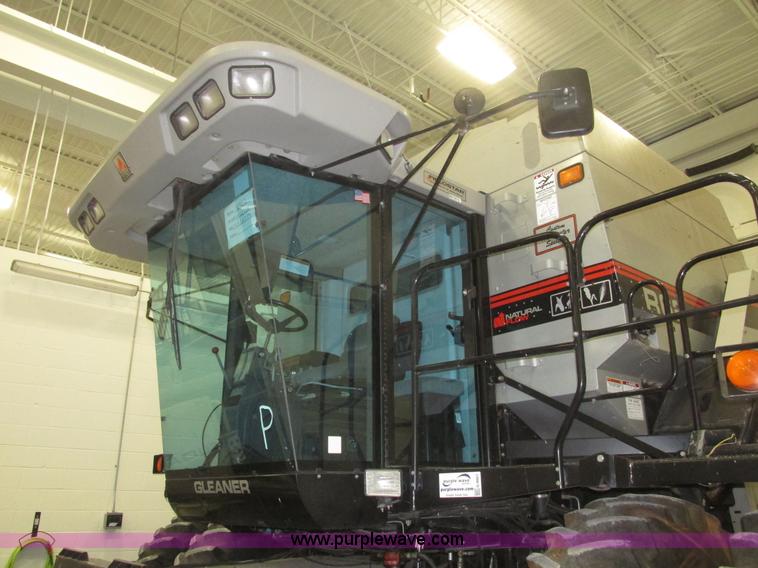 image for item G9861 2001 Gleaner R62 Fieldstar combine