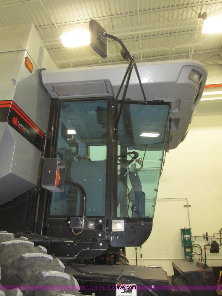 image for item G9861 2001 Gleaner R62 Fieldstar combine