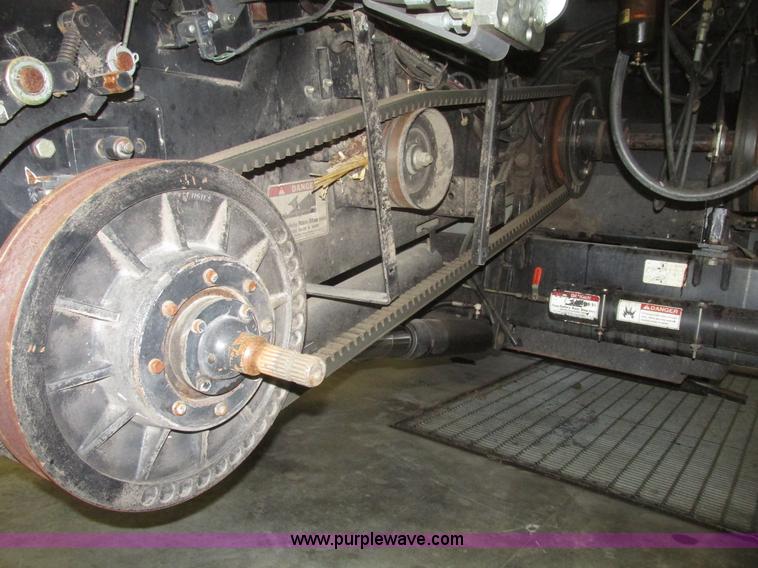 image for item G9861 2001 Gleaner R62 Fieldstar combine