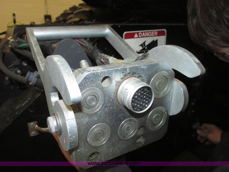 image for item G9861 2001 Gleaner R62 Fieldstar combine