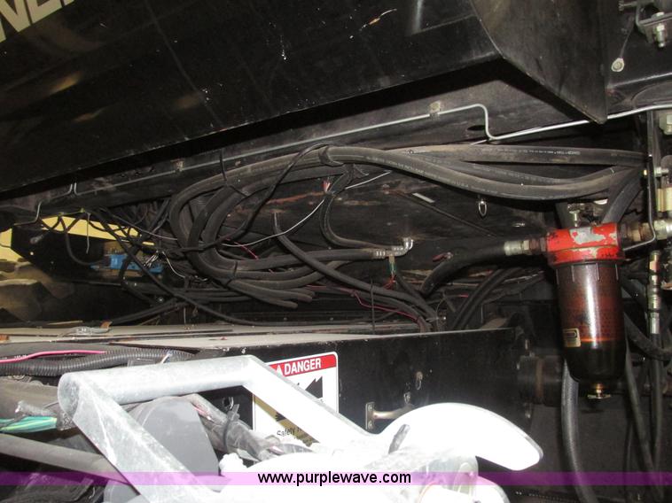 image for item G9861 2001 Gleaner R62 Fieldstar combine